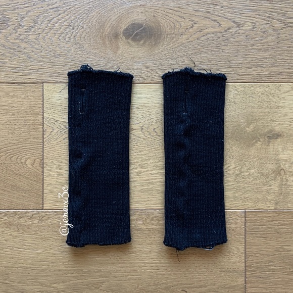 ❌[SOLD]❌Orseund Iris Chunky Knit Gloves || Black - Picture 8 of 15